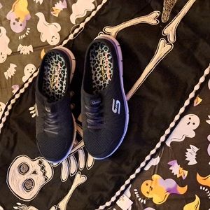 Sketchers Air Cooled Memory Foam Wide Fit 8.5